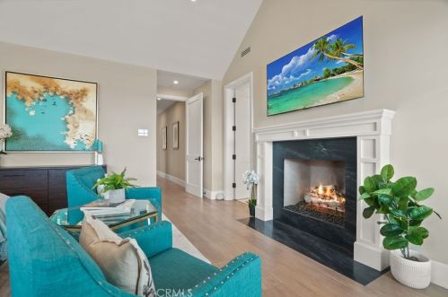 2691 Crestview Dr, Newport Beach CA  92663-5626 exterior