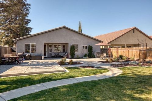 2440 Greenboro St, Turlock CA  95382-1433 exterior
