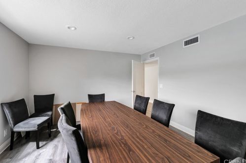 20046 Avenue Of The Oaks, Santa Clarita CA  91321-1361 exterior