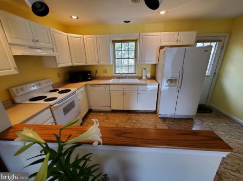 1430 Timber Brook Dr, Navy Sup Dpt, PA 17050-9163