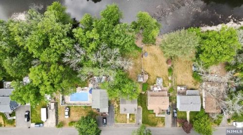 29 River Rd, Oakland, NJ 07436-1912