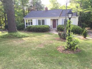 904 Lakeshore Ave, Opelika AL  36801-3862 exterior