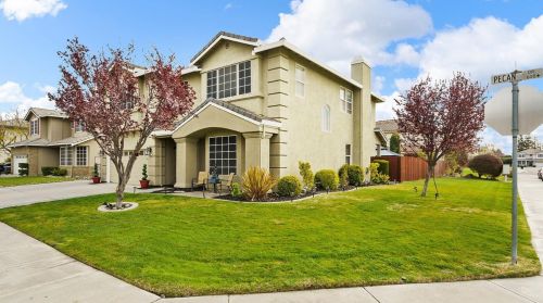 630 Pecan Dr, Ripon, CA 95366-9560