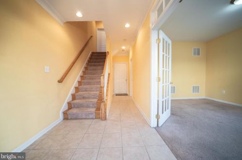 7016 Little Thames Dr, Gainesville VA  20155-4009 exterior