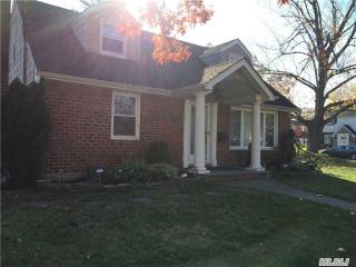 1702 Aladdin Ave, New Hyde Park NY  11040-4012 exterior