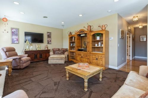 1 Lenni Lenape Ct, Stony Point NY  10980-3438 exterior
