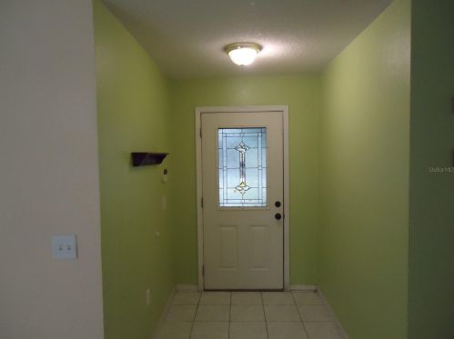 406 Fox Lake Dr, Lakeland, FL 33809-0201
