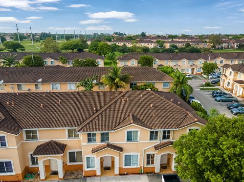 7353 174th Ter, Hialeah, FL 33015-1135