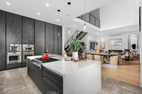 18852 Canyon Crest Dr, Orange CA 92861-2806 exterior