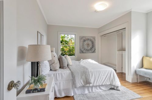 2800 Kingsland Ave, Oakland CA  94619-3325 exterior