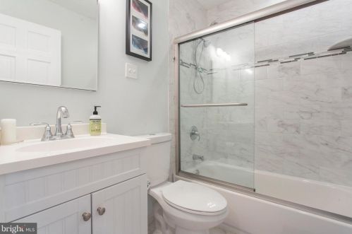 2219 Carpenter St, Philadelphia PA 19146-2517 exterior