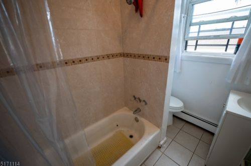 44 Chadwick Ave, Newark NJ 07108-1529 exterior