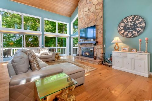 400 Windjammer Dr, Southold NY  11971-2217 exterior
