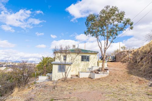 270 Hudgins St, Nogales, AZ 85621-2802