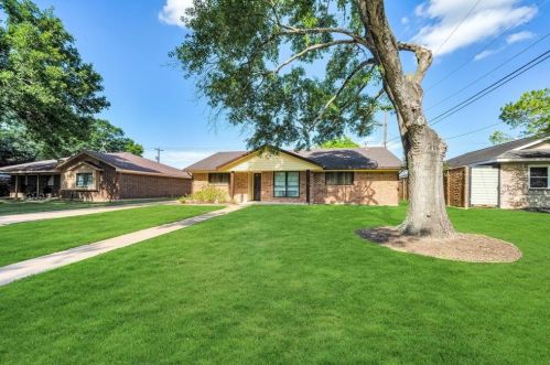 1902 Sunset Ct, League City, TX 77573-3514