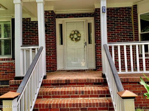 7 Blue Heron Cir, Beaufort, SC 29907-1212