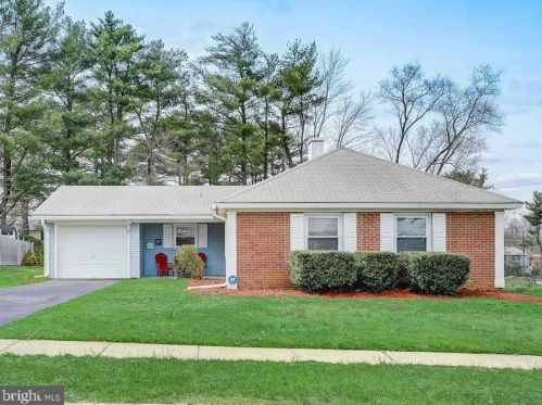 9 Montclair Ln, Willingboro, NJ 08046-2802