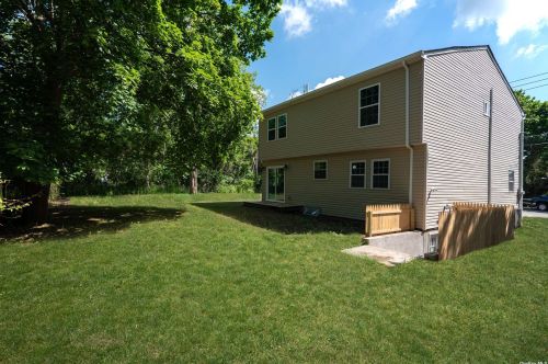 18 Raynor Rd, Panamoka NY  11961-1904 exterior