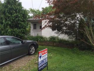 9 Sunset Dr, Clinton, PA 15026-1745