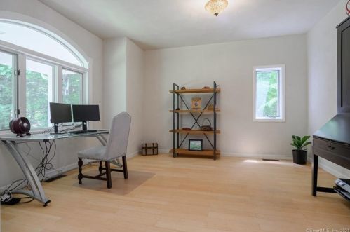 9 New Brg Rd, Brookfield Center CT  06804 exterior