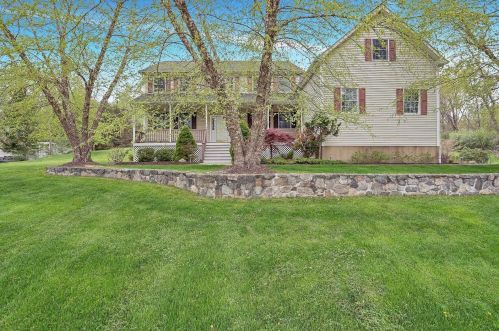 21 Nicholas Way, Mahopac, NY 10541-2782