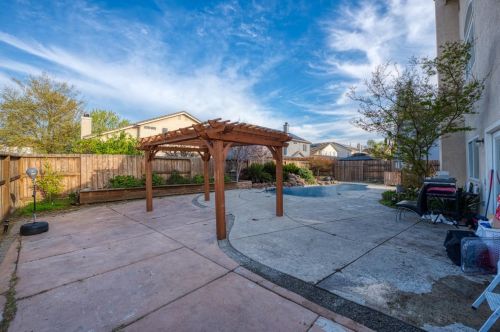 1108 Brookhaven Ln, Manteca CA  95337-8223 exterior