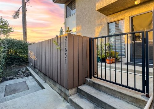 21651 Villa Pacifica Cir, Long Beach, CA 90745-1706