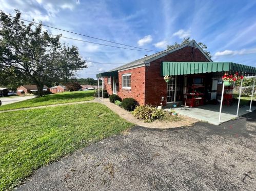 141 Delrose Dr, Mckeesport, PA 15133-2111