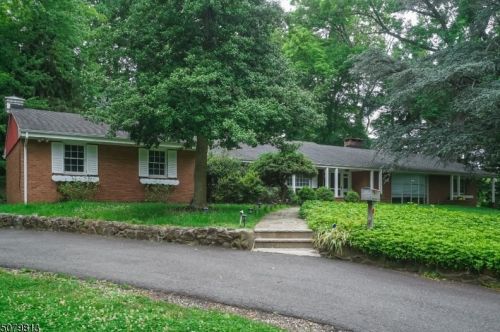 2031 Raritan Rd, Scotch Plains NJ  07076-4711 exterior