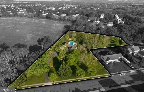 2975 Burton Dr, Gilbertsville PA  19525-9694 exterior