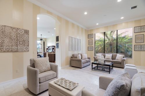 6927 Boscanni Dr, Boynton Beach, FL 33437-3720