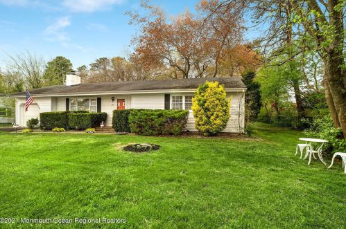 266 Spruce Dr, Bricktown, NJ 08723-6528