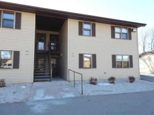 910 Cedar Ave, Manitowoc WI  54220-1300 exterior