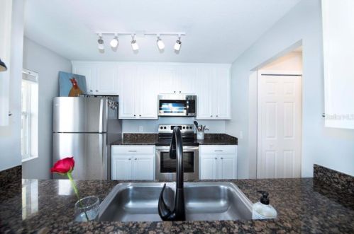 3865 Island Way, Saint Petersburg FL  33705-6449 exterior