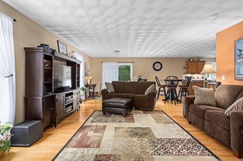 371 Fox Rd, Putnam CT  06260-2732 exterior