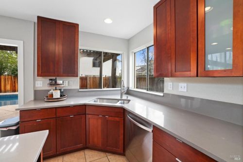 912 Celestine Cir, Vacaville CA  95687-7852 exterior