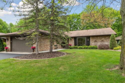 24 Jewel Ln, Minneapolis, MN 55447-3565
