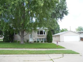 2044 Kings Dr, Panarama Park, IA 52722-1934