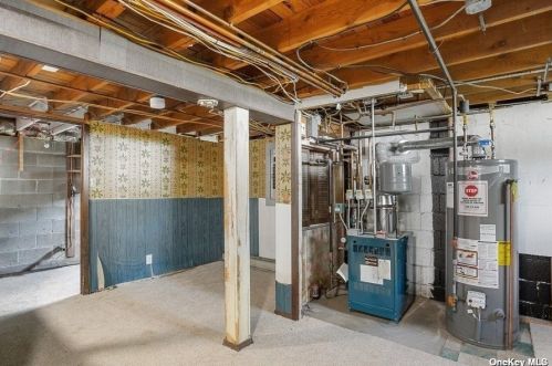 759 Van Buren Ave, West Islip NY  11795-1337 exterior