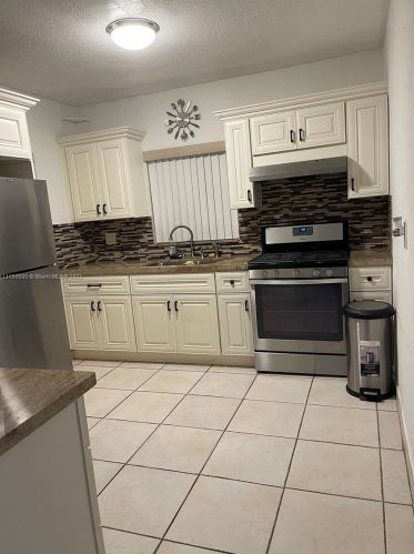 6265 111th Ter, Hialeah FL  33012-2354 exterior