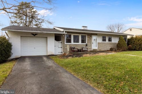 310 Chestnut St, Parkesburg, PA 19365-1339