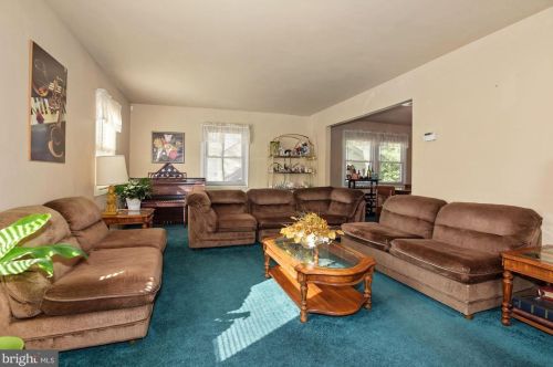 106 Tiffany Ln, Willingboro NJ  08046-3852 exterior