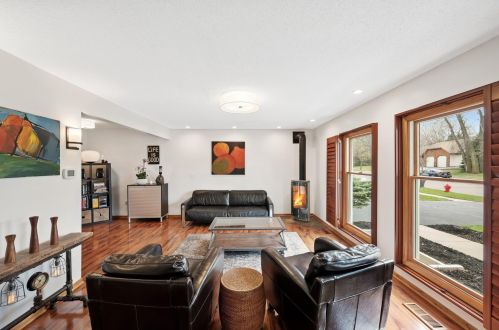 8791 135th St, Saint Paul, MN 55124-7228