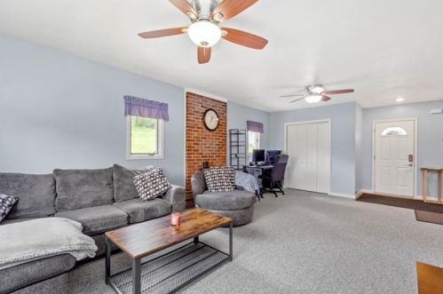 945 Santiago Rd, Imperial PA  15126-9104 exterior