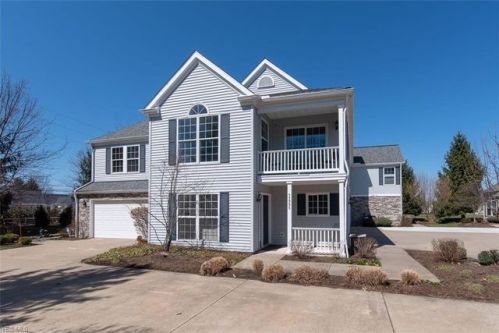 5599 Greenway Ct, Cleveland, OH 44143-1975