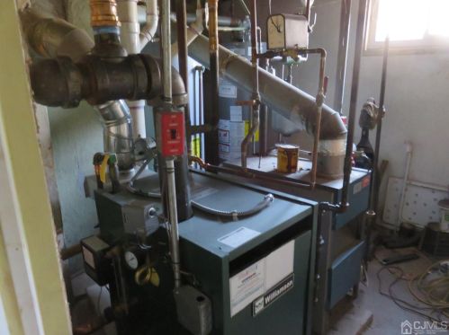 663 Jacques St, Perth Amboy, NJ 08861-2715