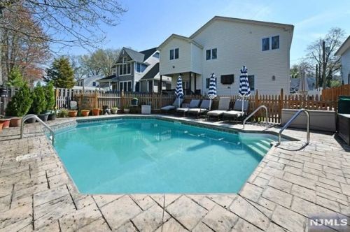 653 Briarcliff Ave, Maywood, NJ 07607-1401