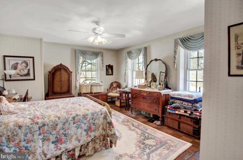 6411 Devonshire Hts Rd, Harrisburg PA 17111-4818 exterior