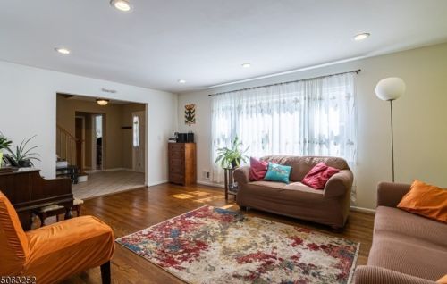 34 Pondview Rd, Greystone Park, NJ 07950-2740