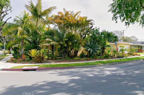 1430 Studebaker Rd, Long Beach, CA 90815-4839